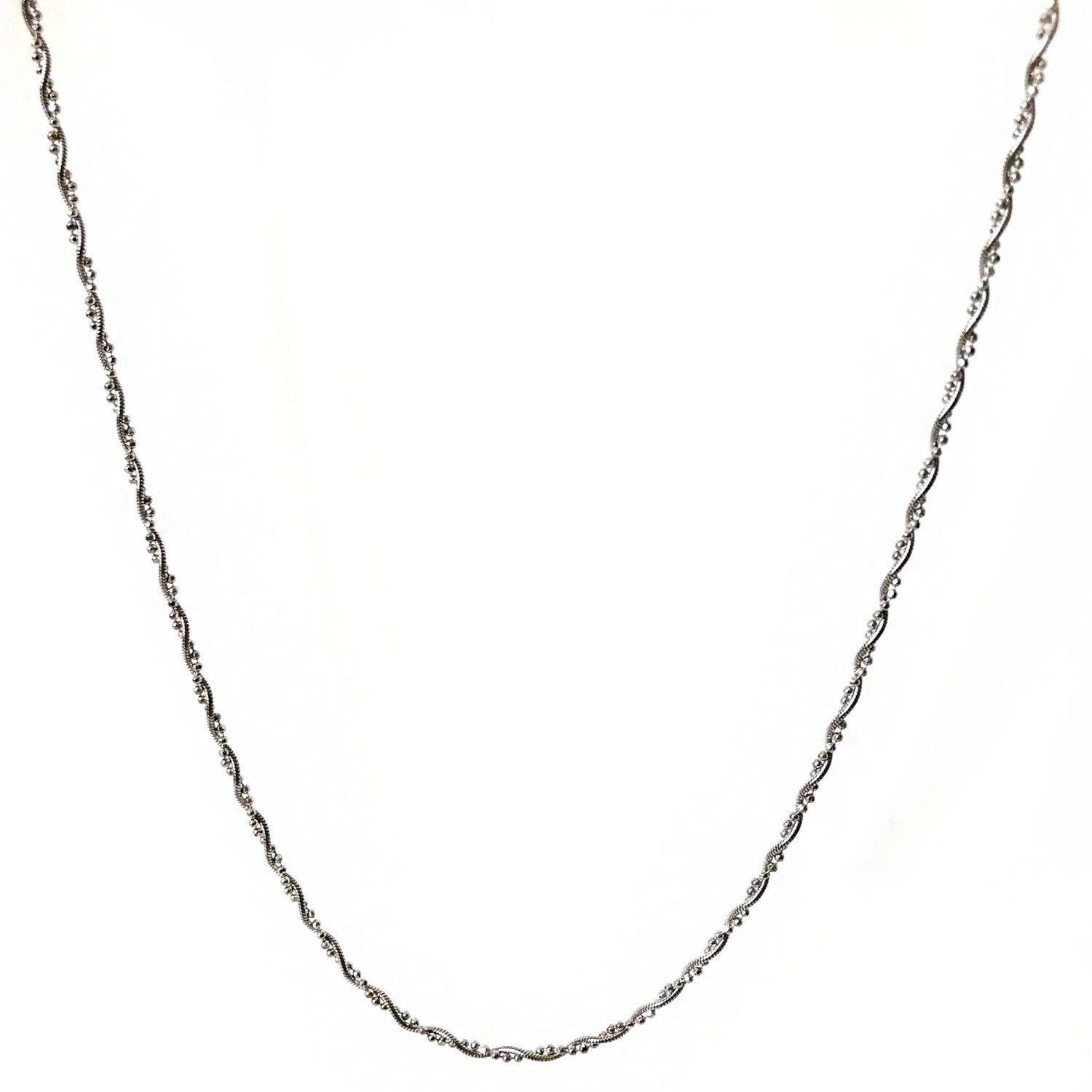 Toplu ve Düz Zincir Sarmallı Gümüş Kolye