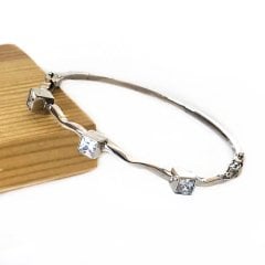 Montür Kare Taşlı Gümüş Bileklik