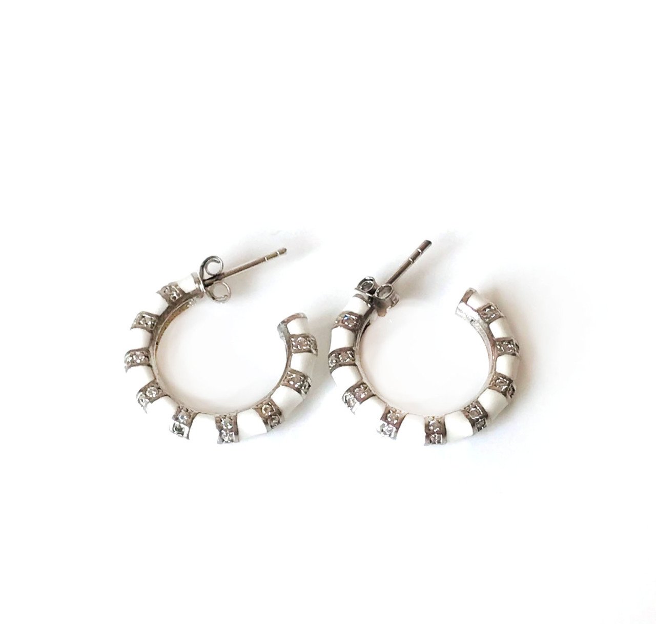 Beyaz Mineli Taşlı Gümüş Küpe